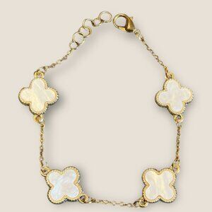 White Clover Bracelet Gold Tone  7.5 inches